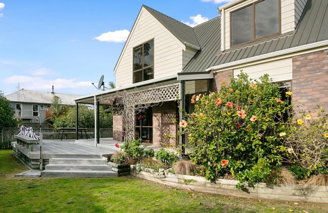 PEACE OF THE BEACH - BOWENTOWN HOLIDAY HOME in Waihi Beach