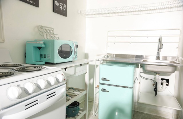 Peaceful 1 Bd. Apt. w/ everything included.