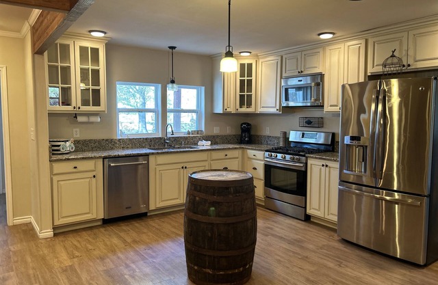 Peaceful 2 Acre Farmhouse property in Texarkana