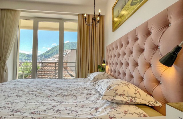Peaceful 2-Bedroom Apartment with Stunning View of the Brasov Mountains