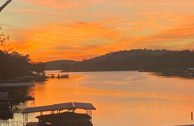 Condominio tranquilo en el lago de los Ozarks * SIN CARGO DE LIMPIEZA *