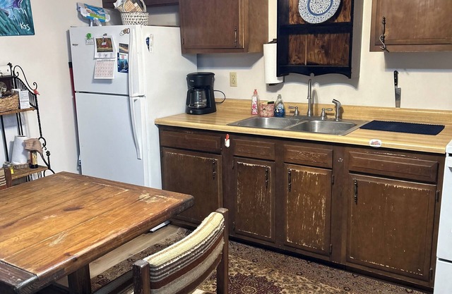 Peaceful 2-bedroom condo with fireplace centrally located in the heart of Canaan