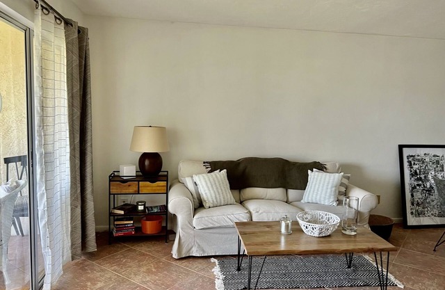 Peaceful 2 bedroom condo near Naples and Marco Island beaches