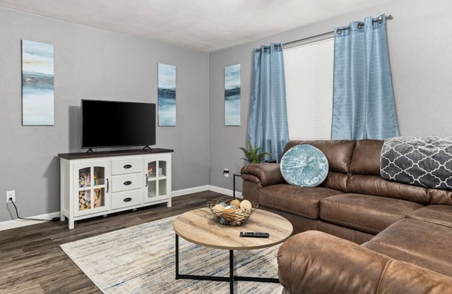 Peaceful 2BD 10 mins from DT Peoria