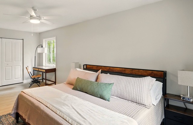 Peaceful 2BR Retreat- Pet-friendly, fenced yard, great location.