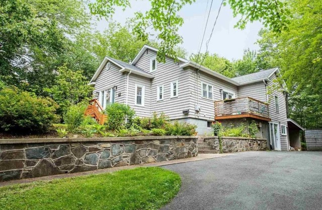 Peaceful 3-bdrm Getaway with beautiful property