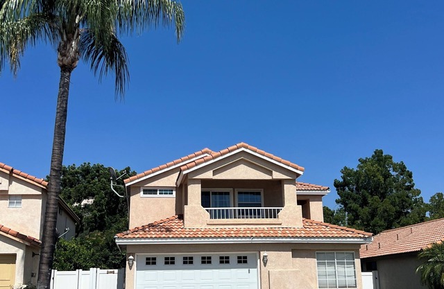 Peaceful 3-Bedroom/3 Bathroom house East Highland w/ AC & WiFi, Pet-Friendly!