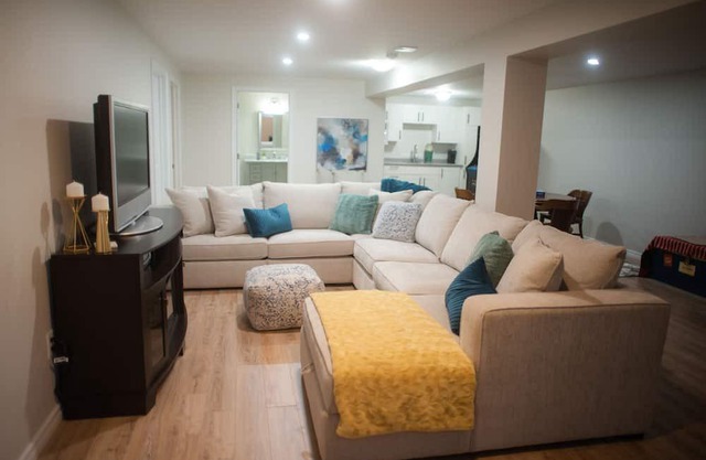 Peaceful 3 Bedroom Home w/ Hot Tub + Games Room