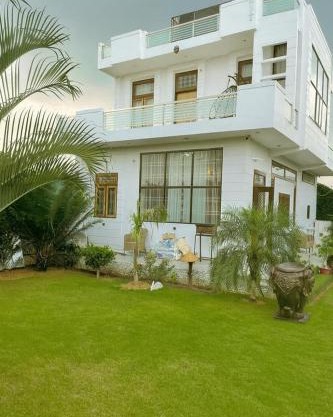 Peaceful 3 BHK farm with pool in Kanota