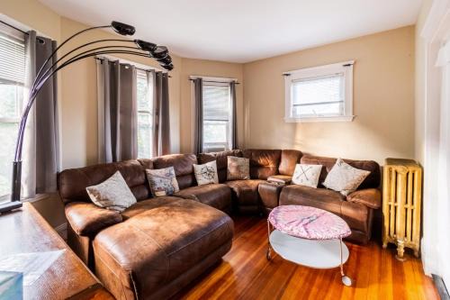 Peaceful 3BR w Porches Wi-Fi Near Hospitals