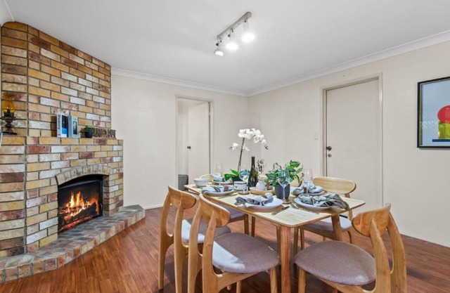 Peaceful 4BR at Sunnybank CBD with 2Parking Yard and Mall