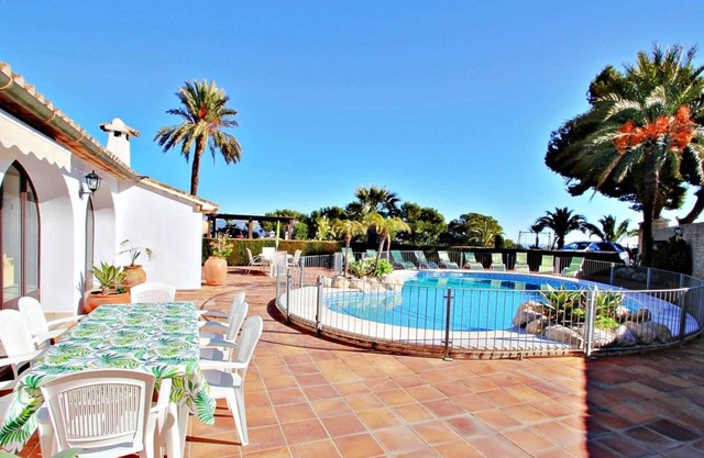 Tranquilo y privado / gran piscina / gran terraza acristalada