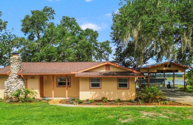 Peaceful and Private Lake Weir Home