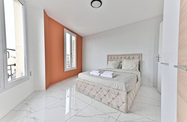 Peaceful apartment in a Paris suburb