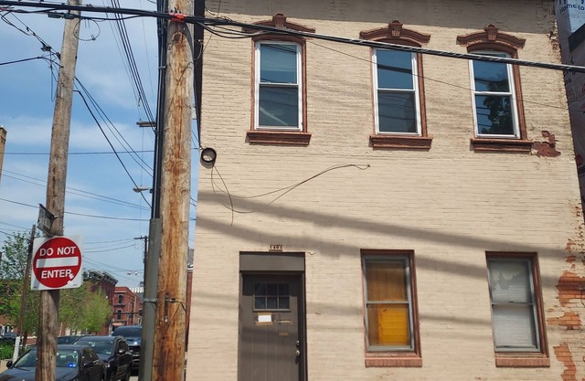 Peaceful apartment with AC in Pittsburgh in the historic Southside .