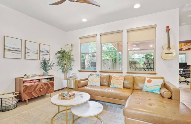 Peaceful Austin Oasis w/ King Bed & private yard l Centrally Located