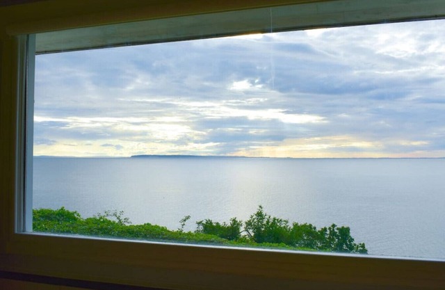 Expansive Water Views - Beachfront Cottage - Relax