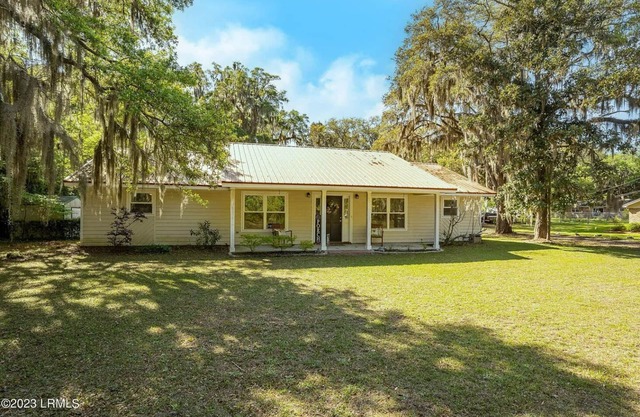 Peaceful Beaufort Single Story Ranch w/ pond view - 3BR/2BA/8 beds. Sleeps Many!