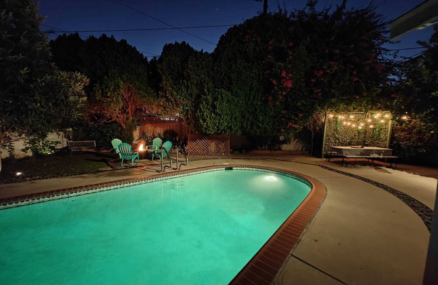*Peaceful & Beautiful! Pool, Firepit, BBQ, Central