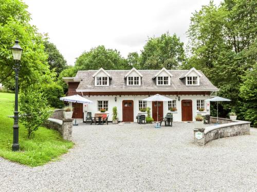 Peaceful Bohon Apartment