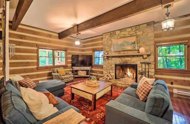 Peaceful Boone Cabin w/ Deck & Forest Views!