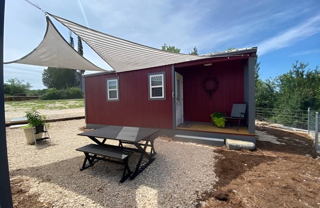 Peaceful Cabin on the Colorado River. Very close to Colorado Bend State Park