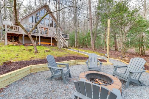 Peaceful Cabin with Hot Tub 11 Mi to Blue Ridge!
