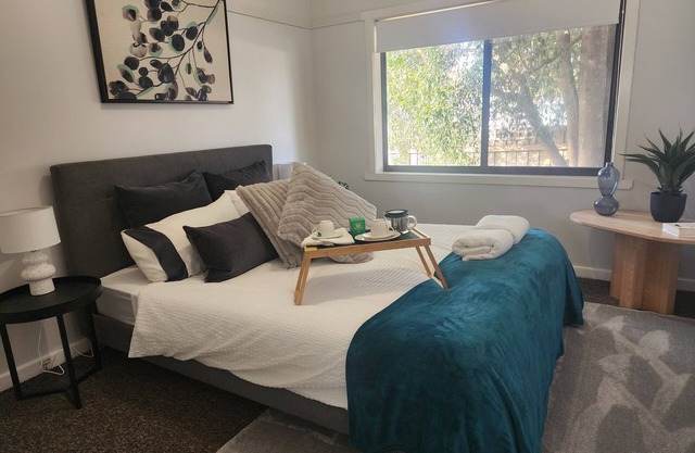 Peaceful, centrally located, 2 bedroom cottage minutes walk to Morwell CBD.