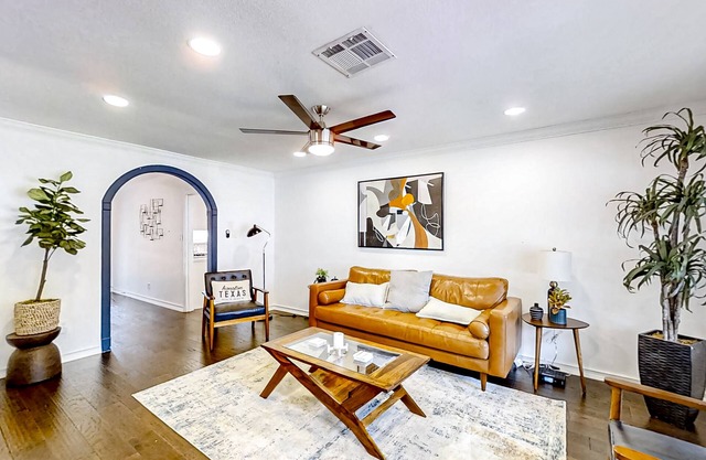 Peaceful centrally located home with a pool, grill, & game tables - dog-friendly