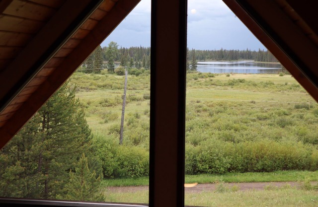 Peaceful Chalet! Renovated Whole House on Taylor Lake in the Cariboo