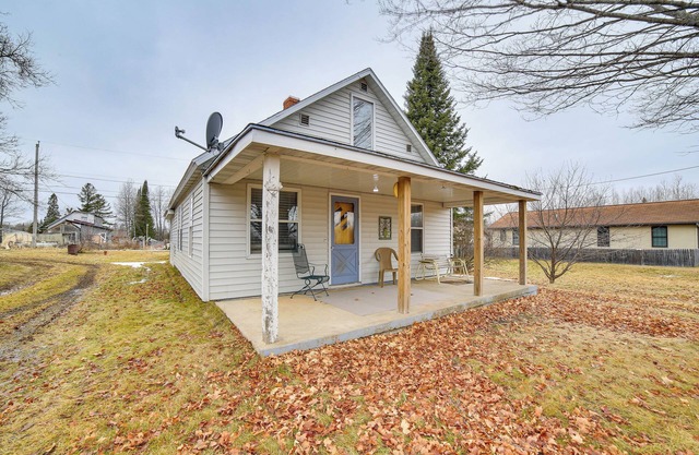 Peaceful Channing Retreat: 3 Mi to Lake Access!