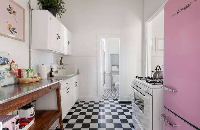Steps to King! Dreamy Stay for Curious Explorers - Sleeps 2 Guests