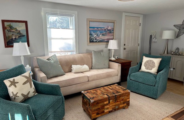Peaceful & charming 3-bedroom house with WiFi and AC