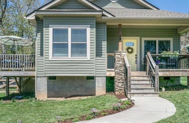 Peaceful, Clean and Comfortable 10 Min to Downtown