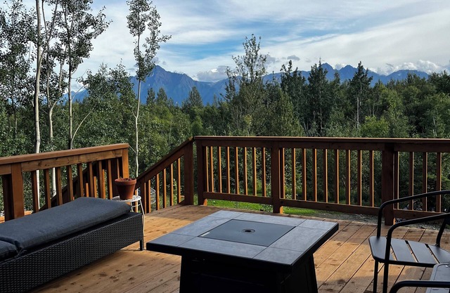 Peaceful Clover Hill Cabin-Mountain Views!