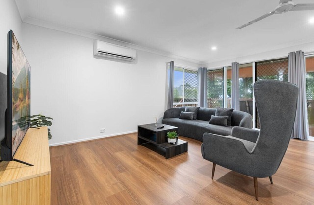 Peaceful & Convenient | 4BR Family Modern Retreat