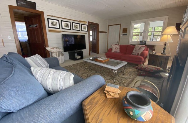 Peaceful cottage w/ private dock on Sturgeon Point