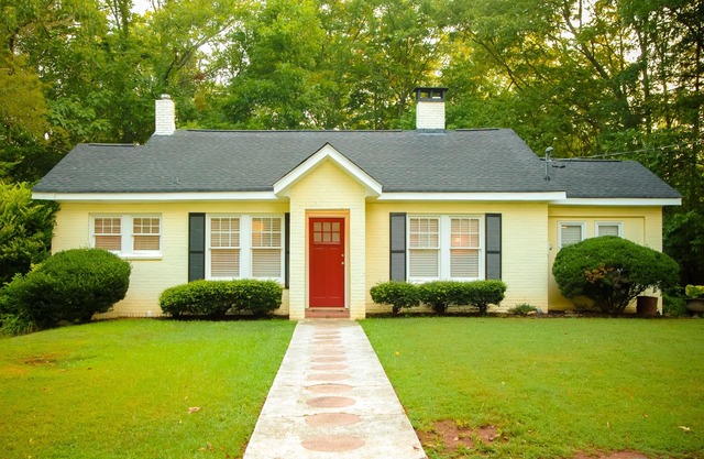 Cabaña tranquila junto a Lively Canton St. - Corazón del centro de Roswell histórico