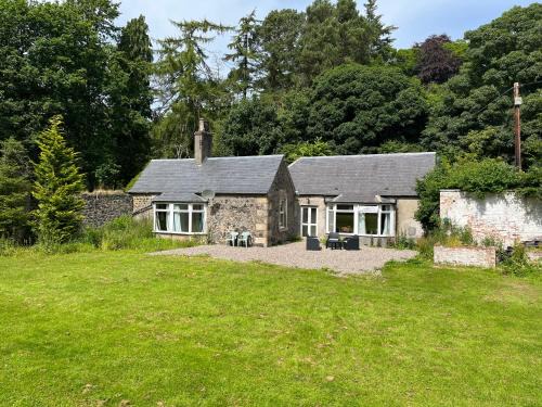 Peaceful cottage with fireplace Charleton Estate