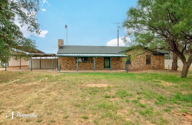 Peaceful Country Getaway with Hot Tub & Fresh Baked Treats.