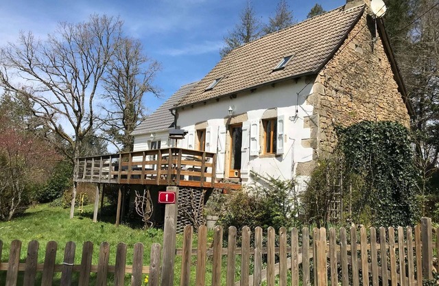 Casa Vacacional en Auriac con Piscina