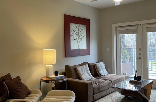 PEACEFUL / COZY & LARGE 1 BEDROOM APT GROUND FLOOR W/ OUTDOOR SPACE