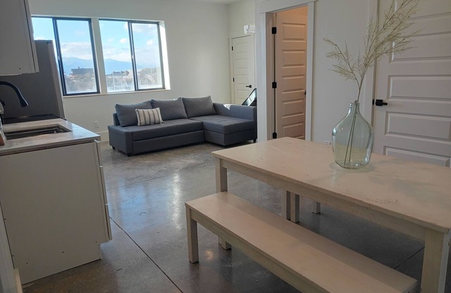 Peaceful, cozy, with a pool!! - sleeps 10-13 with stunning mountain views