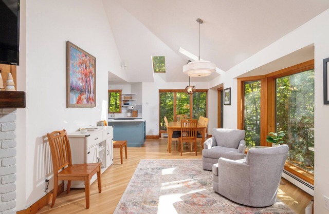 Peaceful Eastman Lake Retreat 4-bedroom home/3 Bath/EV charger:
