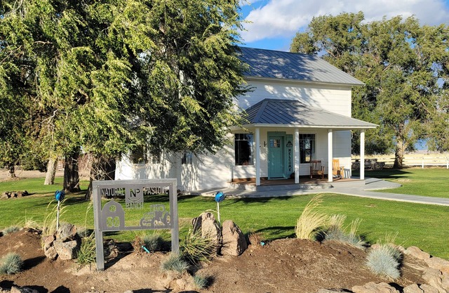 Peaceful Elegance in the country near the Deschutes River