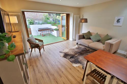 Peaceful Garden Apartment on Roman Road