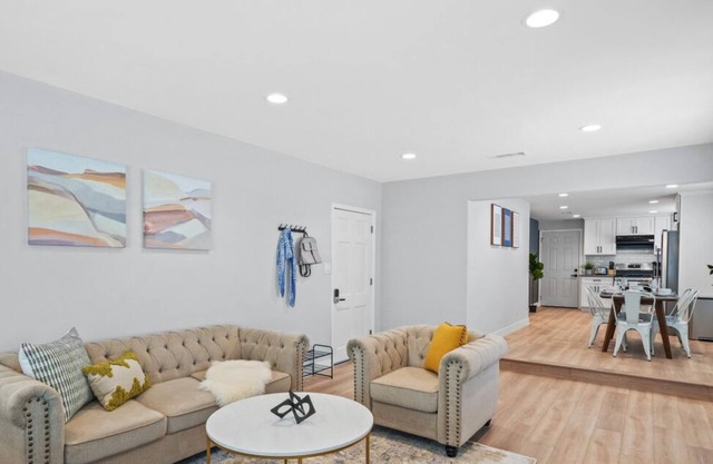 Peaceful Getaway in Baldwin Park: 3BR Home with Gated Parking, Gourmet Kitchen, and Memorable Moments