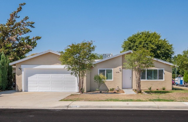 Peaceful Getaway in Clovis, Cozy 4Bed/2Bath