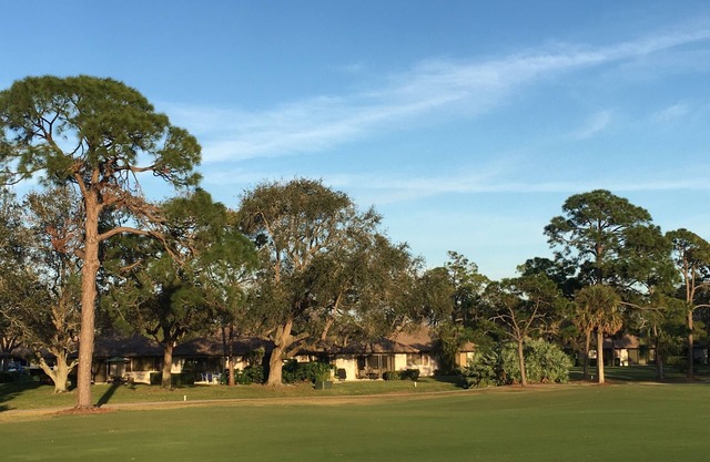 CURSO DE GOLF tranquilo Ver Club Cottage