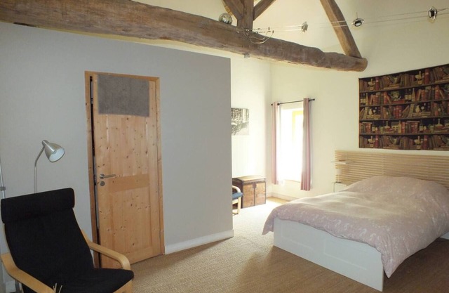 Peaceful Ground-Floor Suite w/ Garden + Hot Tub